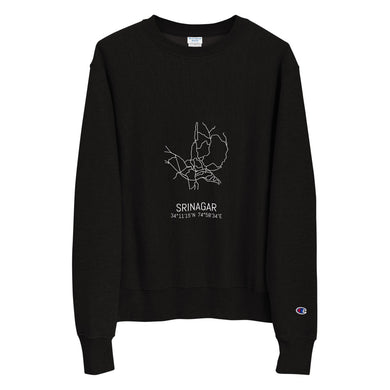 Looking for something special to stand out from the crowd? This Srinagar Kashmir Champion sweatshirt with a bold print is your answer! The soft inside and embroidered “C” logo on the left sleeve brings the sweatshirt to a whole new quality level, recognized worldwide thanks to the popular Champion brand. 